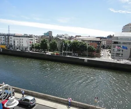 On The Liffey 2* Dublino