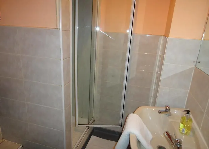 On The Liffey 2* Dublin